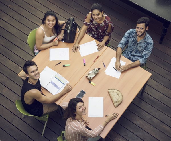 Affiche ECT — Ambiance